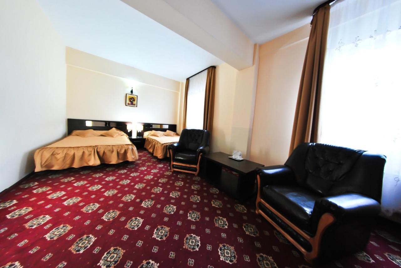 Hotel Magic Gt Trivale Пітешть Екстер'єр фото