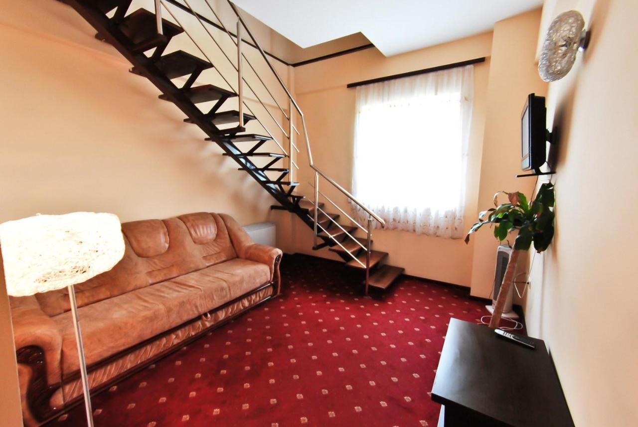 Hotel Magic Gt Trivale Пітешть Екстер'єр фото