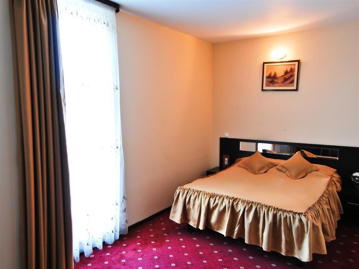 Hotel Magic Gt Trivale Пітешть Екстер'єр фото