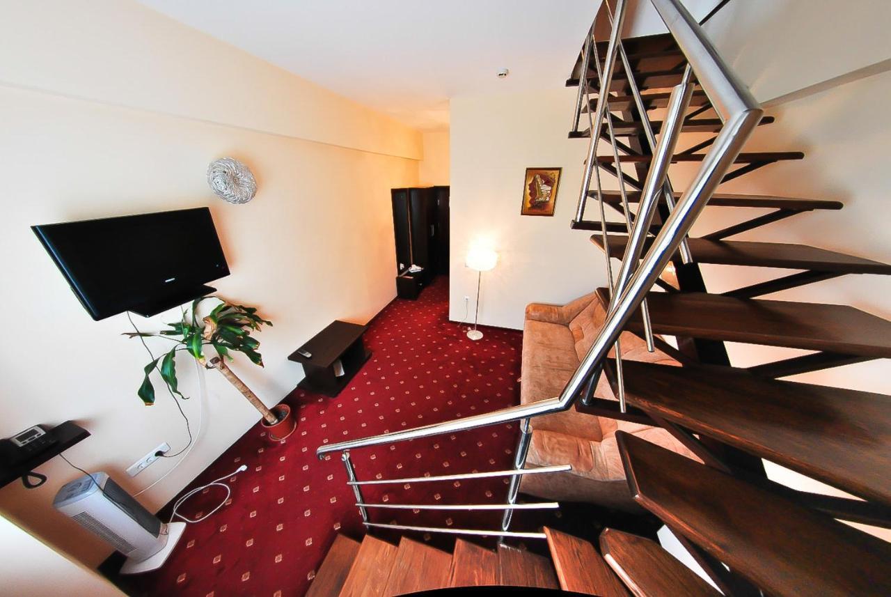 Hotel Magic Gt Trivale Пітешть Екстер'єр фото