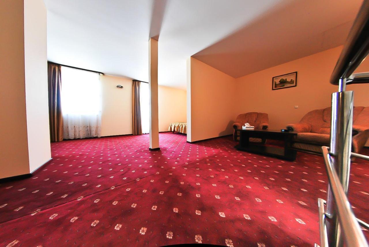 Hotel Magic Gt Trivale Пітешть Екстер'єр фото