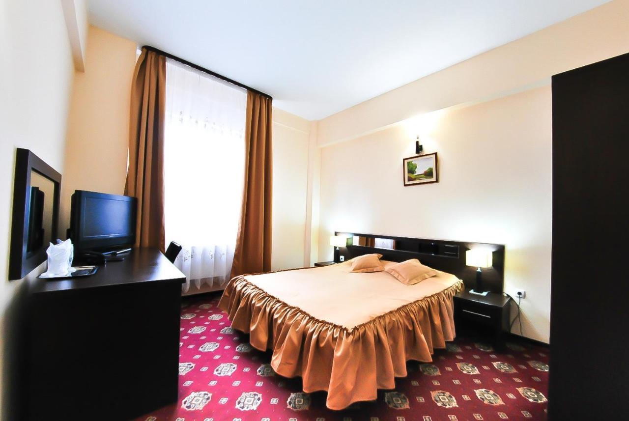 Hotel Magic Gt Trivale Пітешть Екстер'єр фото