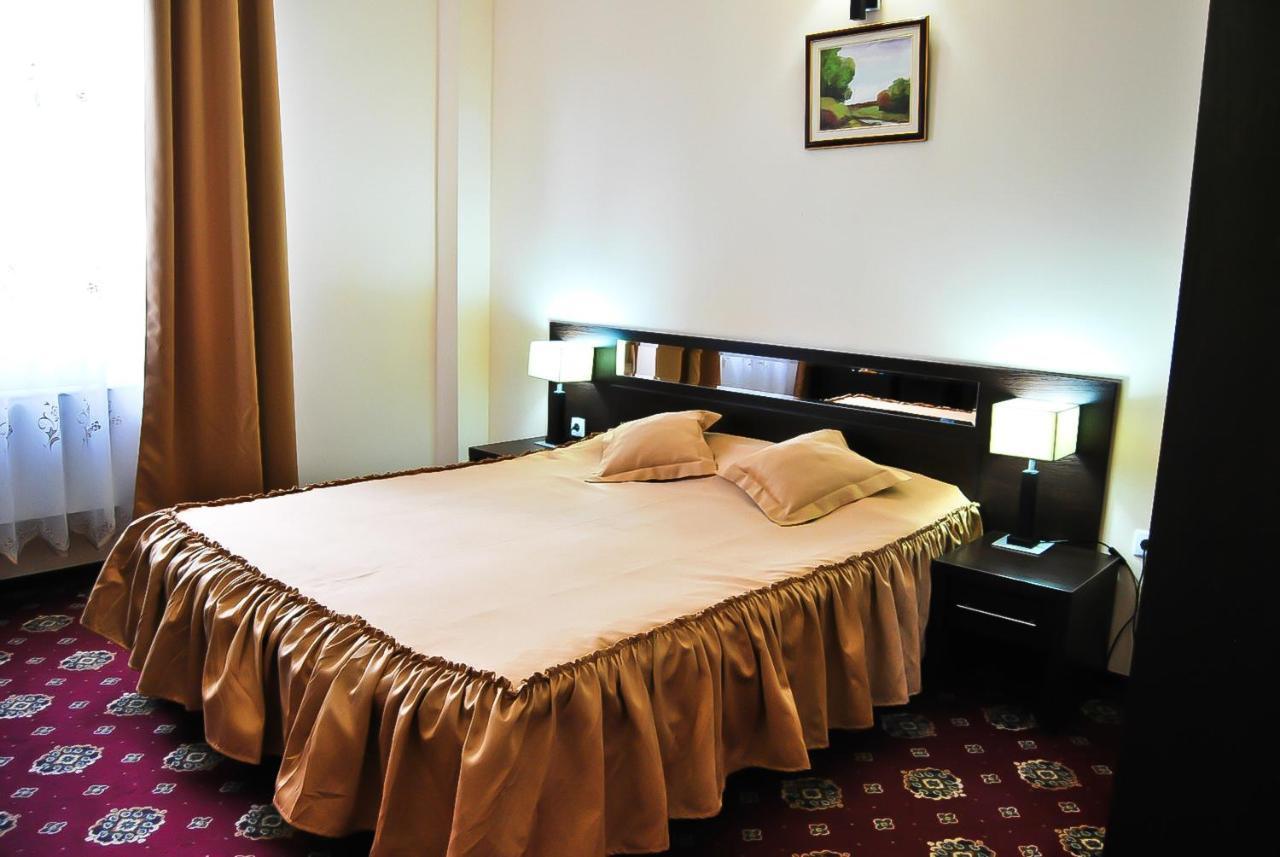 Hotel Magic Gt Trivale Пітешть Екстер'єр фото