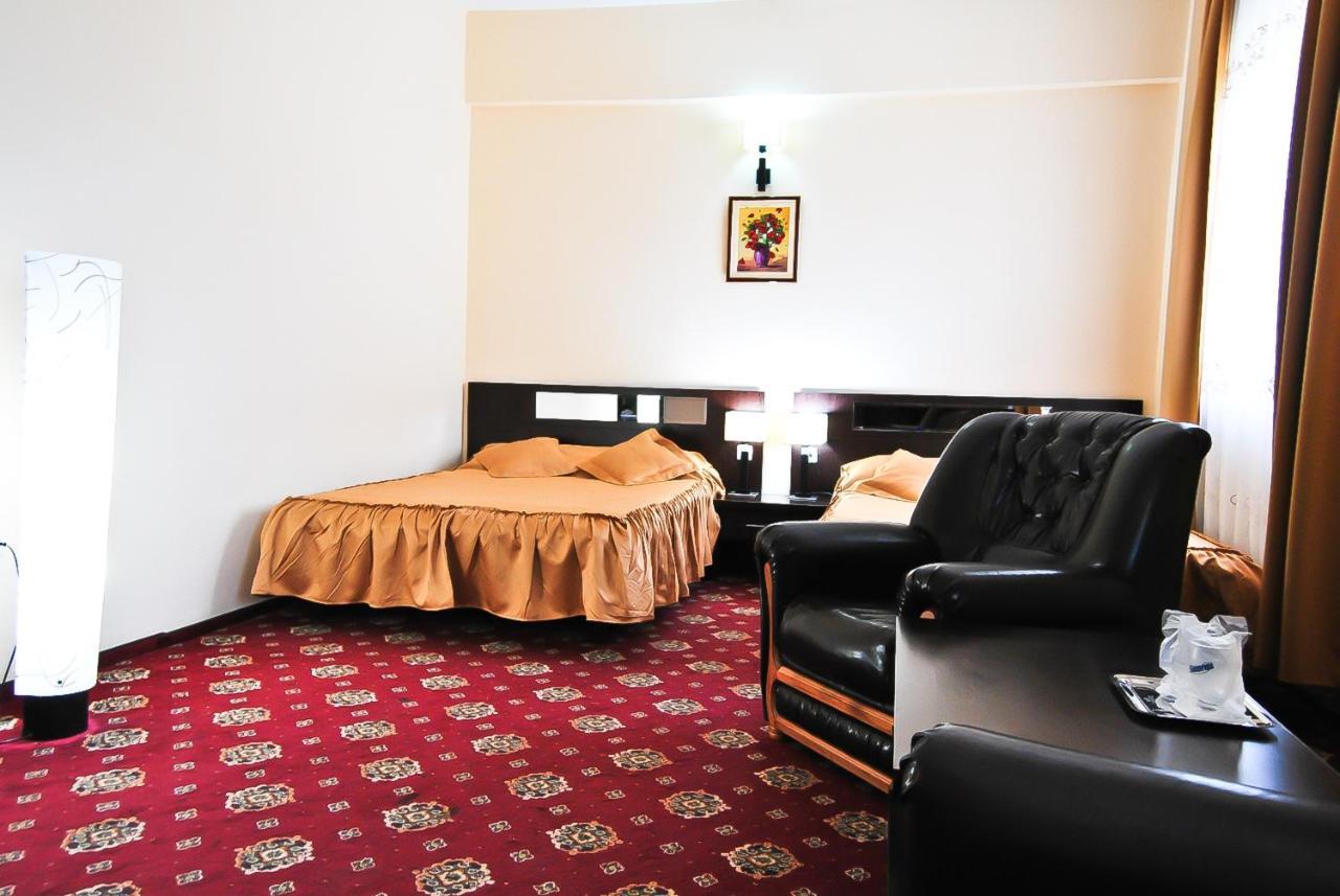 Hotel Magic Gt Trivale Пітешть Екстер'єр фото