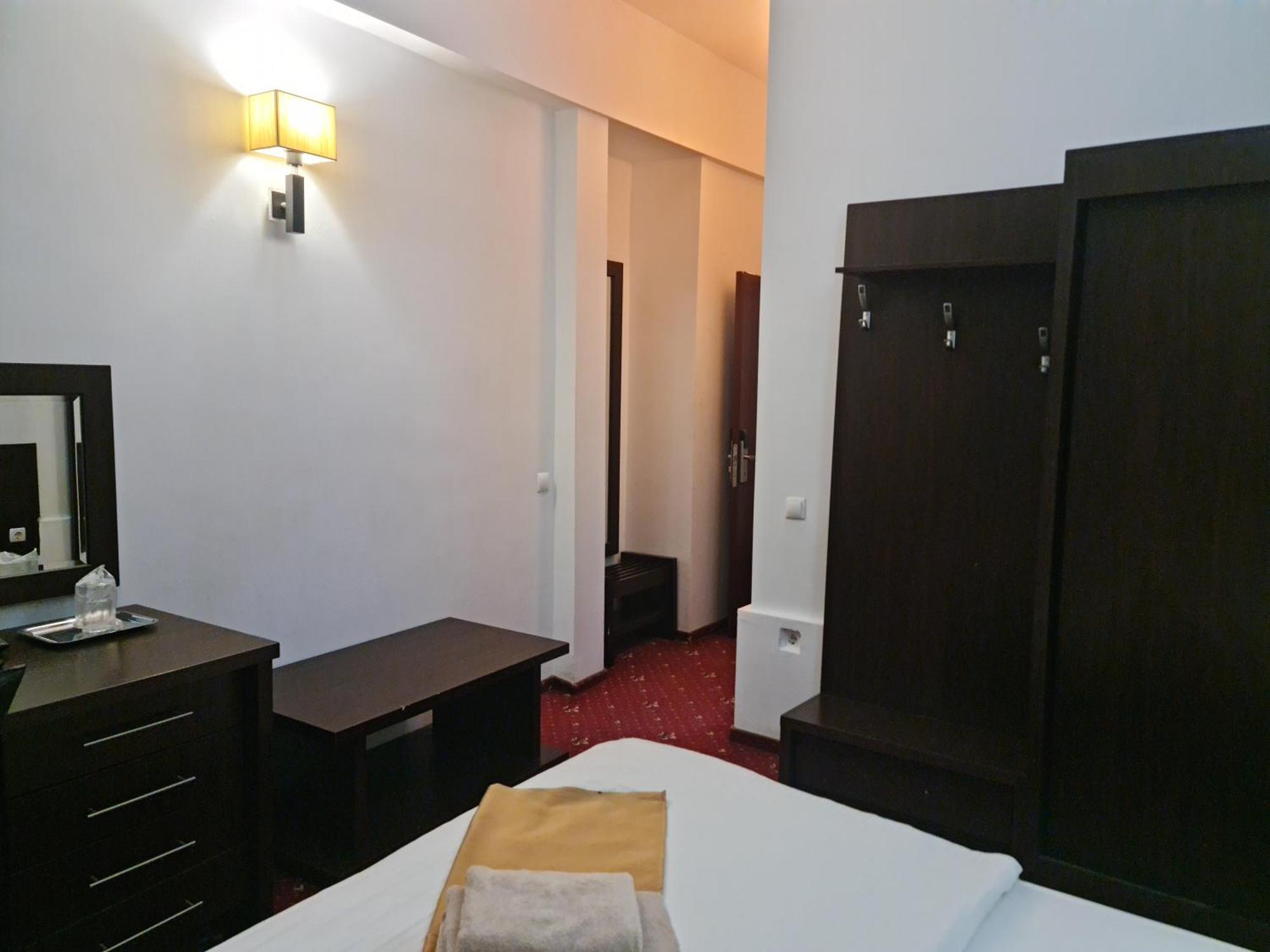 Hotel Magic Gt Trivale Пітешть Екстер'єр фото