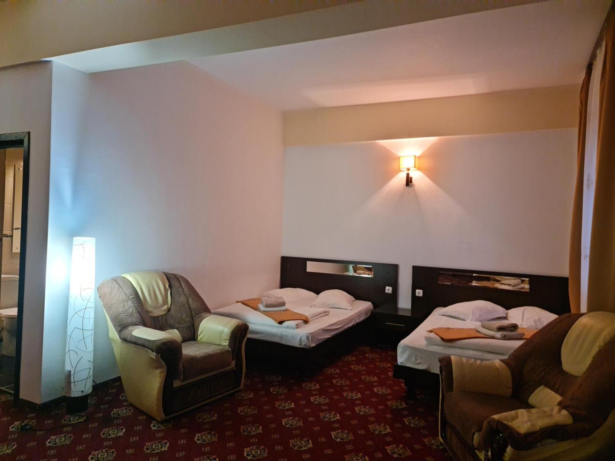 Hotel Magic Gt Trivale Пітешть Екстер'єр фото
