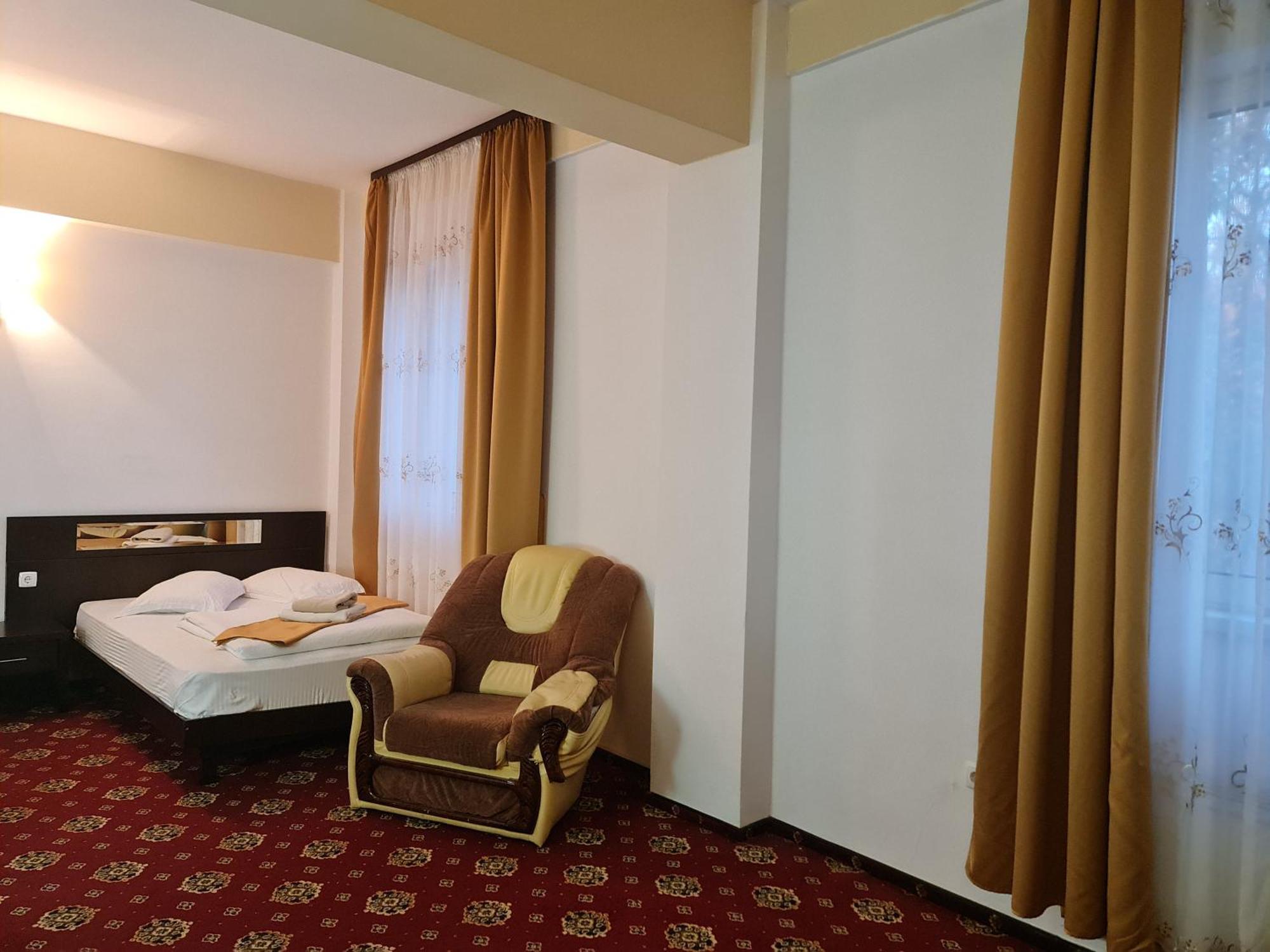 Hotel Magic Gt Trivale Пітешть Екстер'єр фото