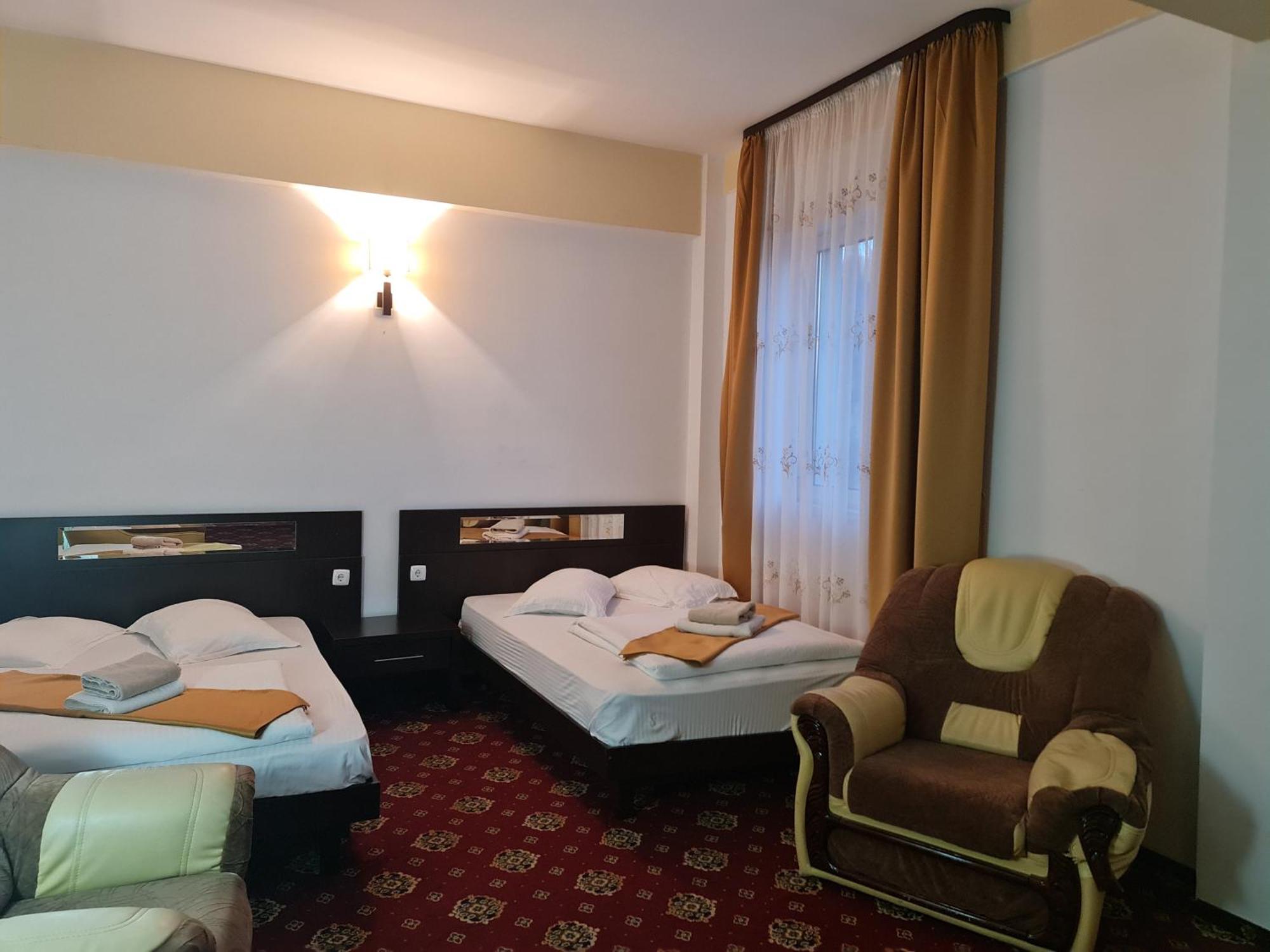Hotel Magic Gt Trivale Пітешть Екстер'єр фото