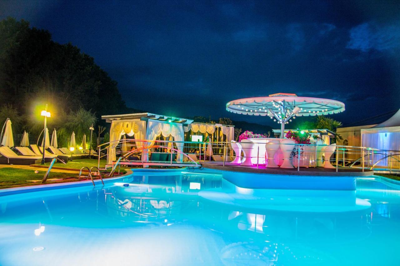 Hotel Magic Gt Trivale Пітешть Екстер'єр фото