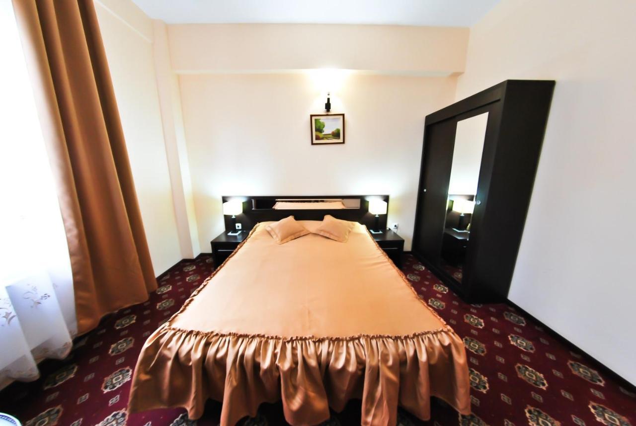 Hotel Magic Gt Trivale Пітешть Екстер'єр фото